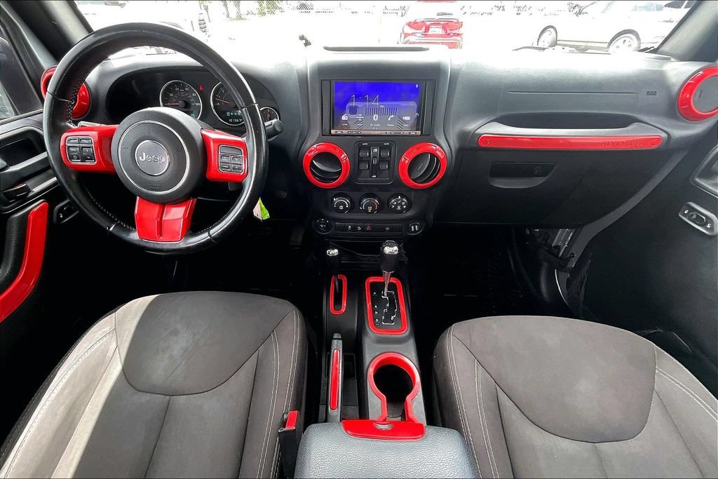 Used 2015 Jeep Wrangler Unlimited Sahara w/ Connectivity Group AWD/4WD image 16