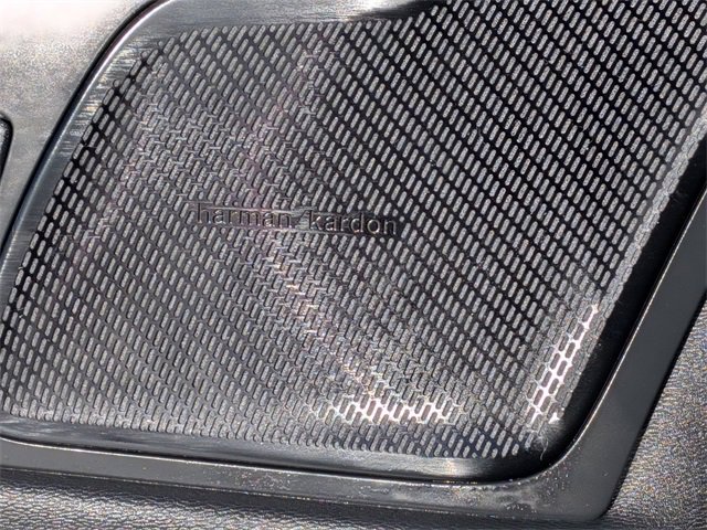 Used 2022 Volvo XC60 B5 Inscription image 17