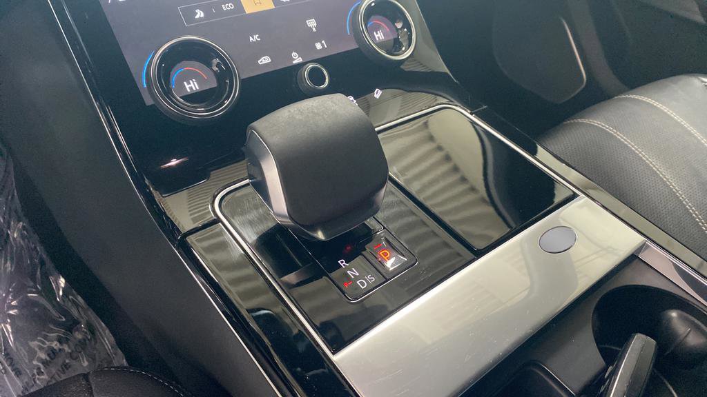 Used 2021 Land Rover Range Rover Velar R-Dynamic S image 17
