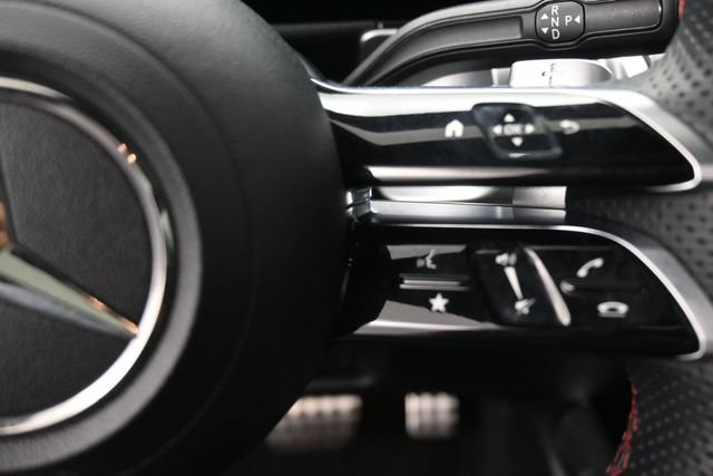 Used 2024 Mercedes-Benz GLB 250 image 2