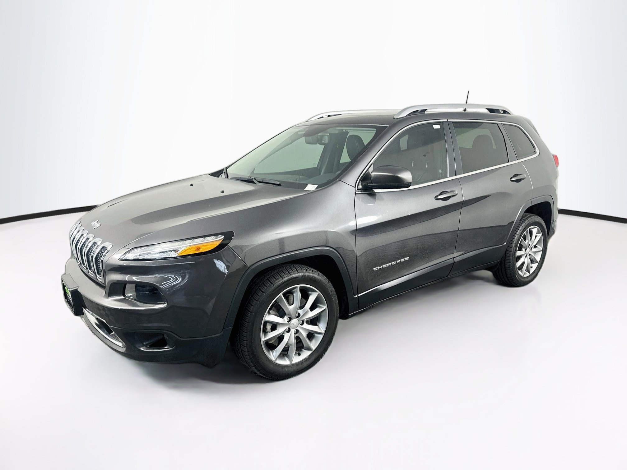 Used 2018 Jeep Cherokee Limited w/ Luxury Group FWD image 3