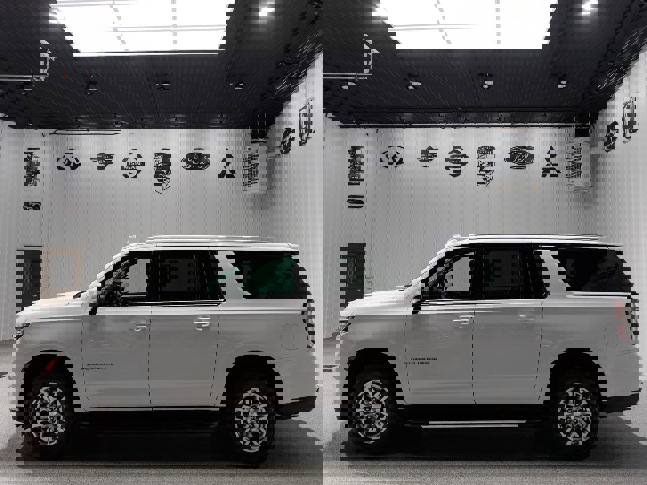 Used 2023 Chevrolet Suburban LT image 3