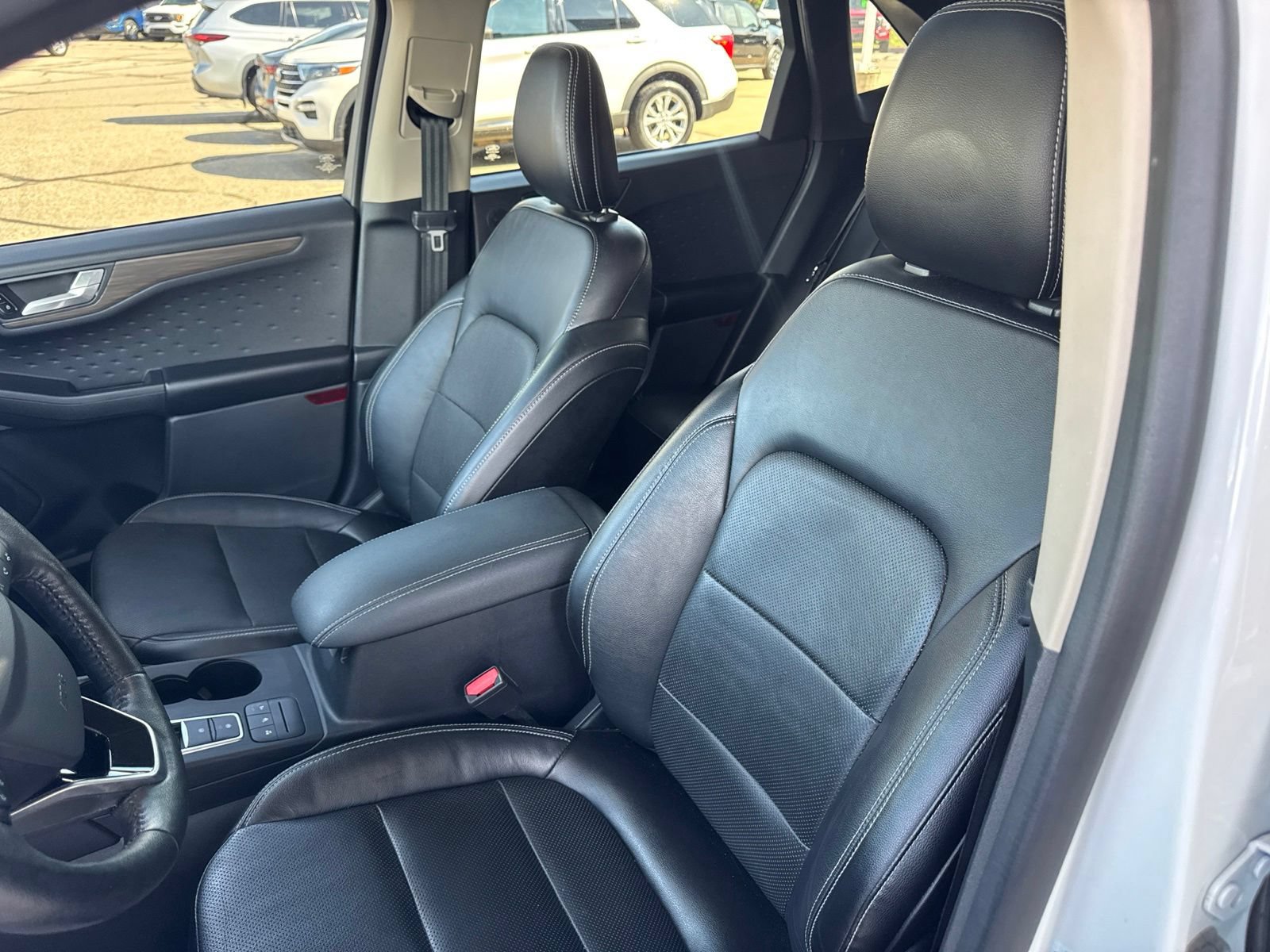 Certified 2020 Ford Escape Titanium AWD/4WD image 19