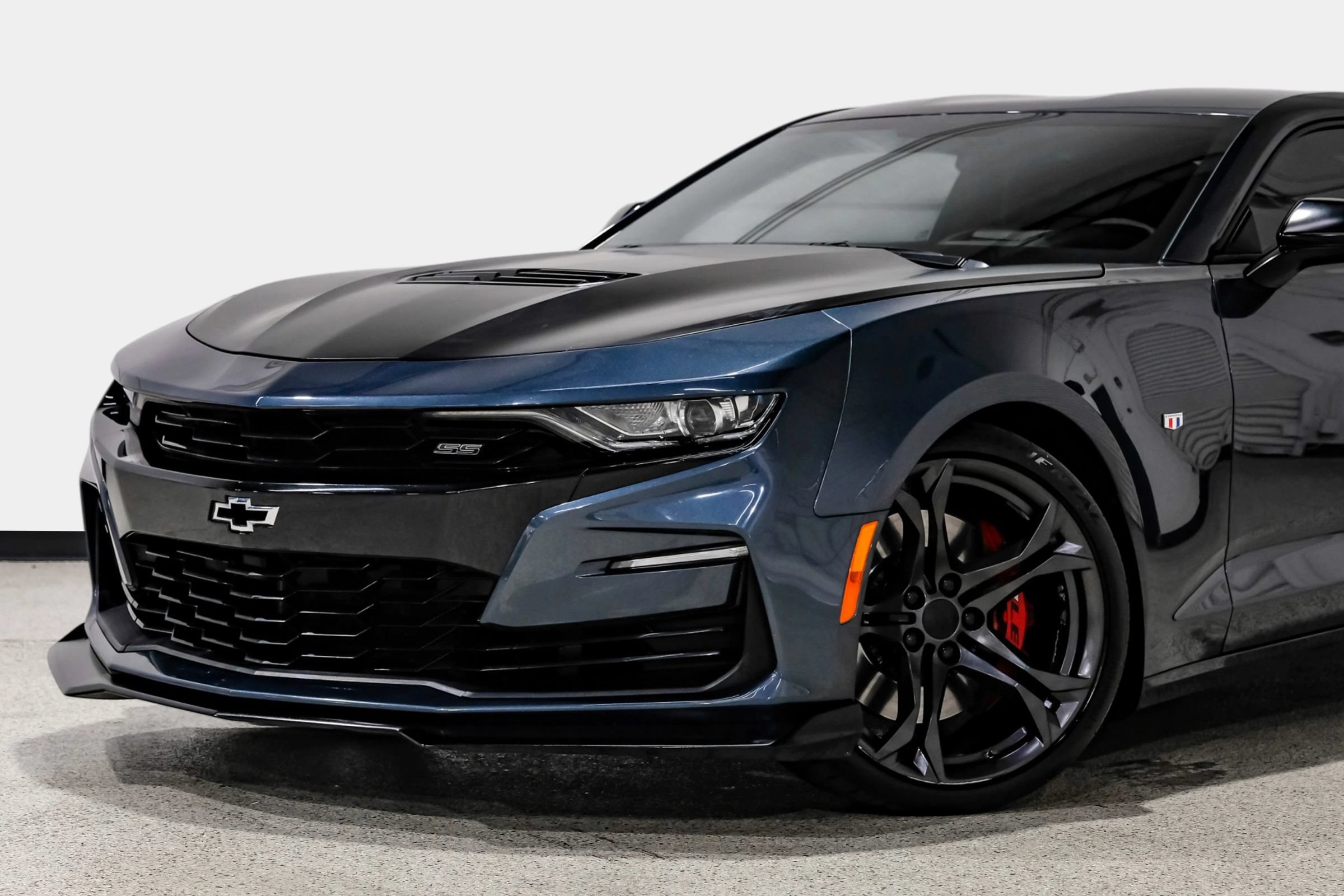 Used 2019 Chevrolet Camaro SS RWD image 12