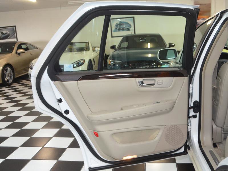 Used 2011 Cadillac DTS Premium w/ Driver Awareness Package image 29