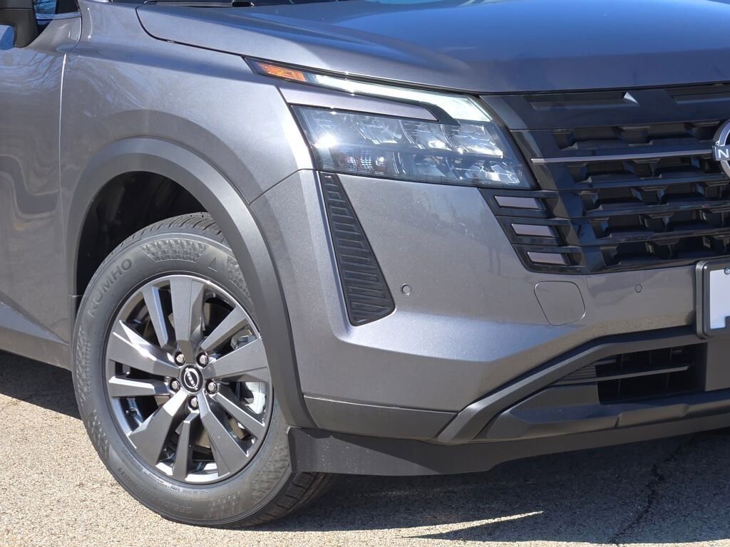 New 2026 Nissan Pathfinder SV image 3