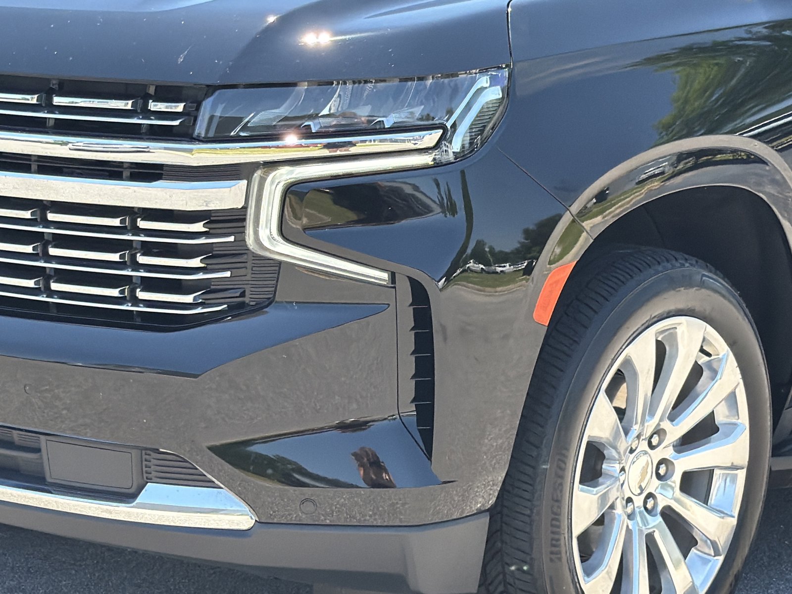 Used 2024 Chevrolet Suburban Premier w/ Premium Package RWD image 8