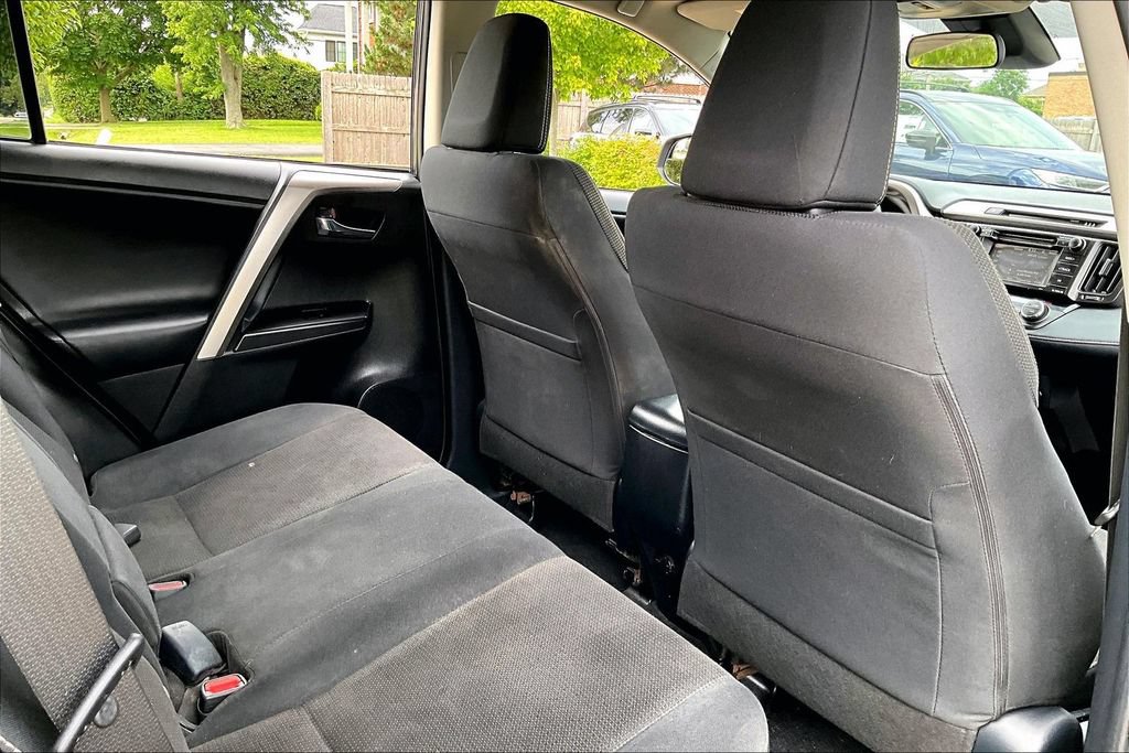 Used 2018 Toyota RAV4 XLE AWD/4WD image 25