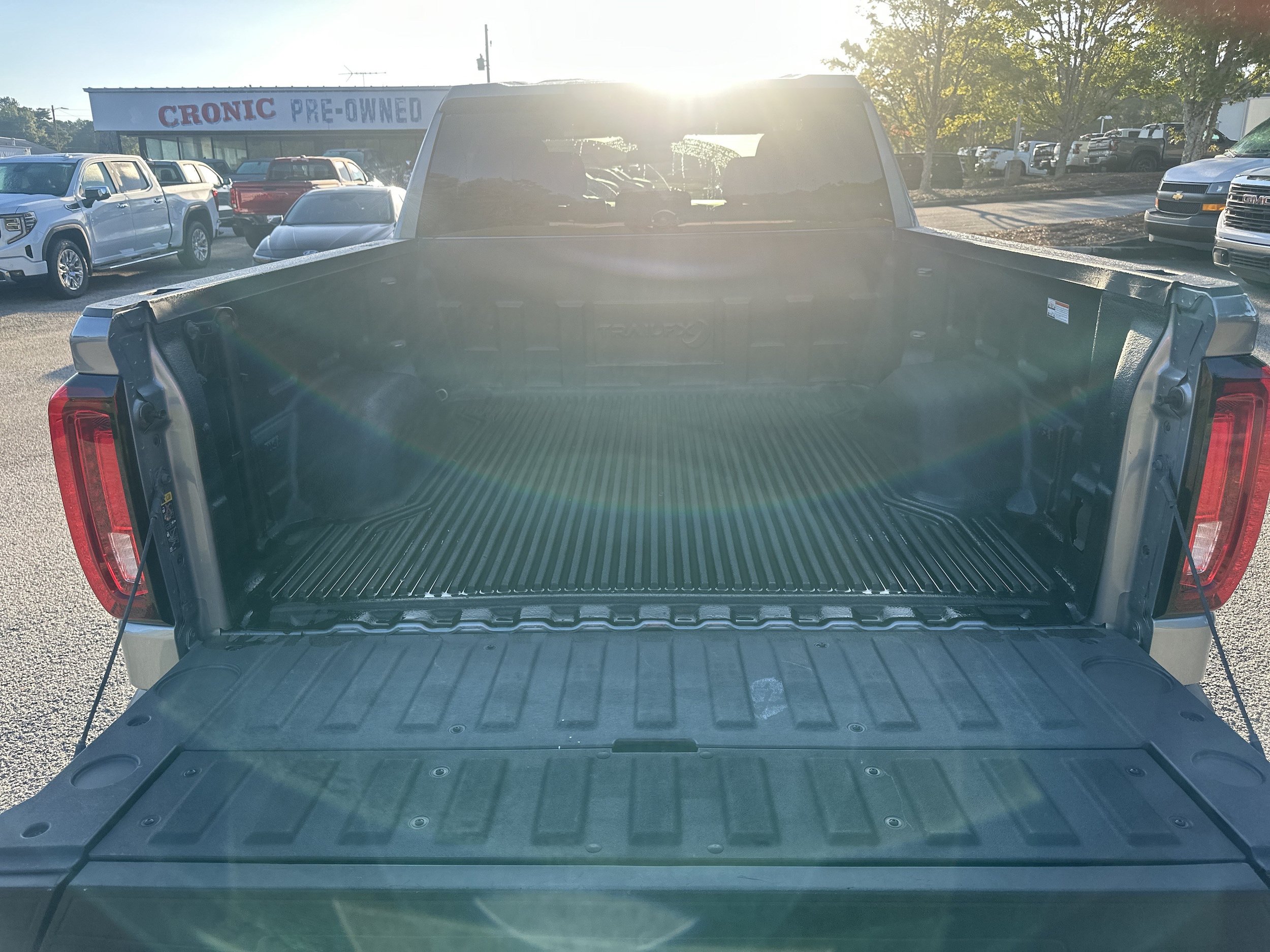 Used 2025 GMC Sierra 1500 SLT RWD image 18
