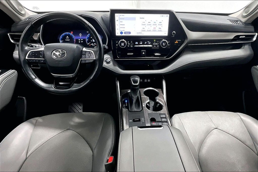 Used 2023 Toyota Highlander Limited FWD image 17