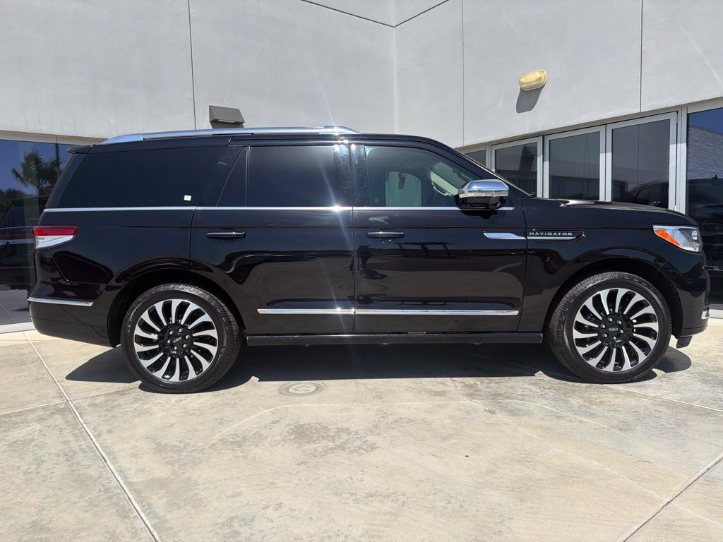Used 2024 Lincoln Navigator Black Label AWD/4WD image 8