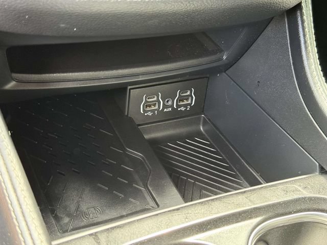Used 2025 Chrysler Pacifica Limited FWD image 17