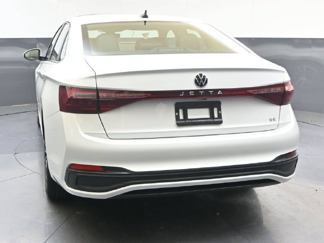 Used 2026 Volkswagen Jetta SE FWD image 4