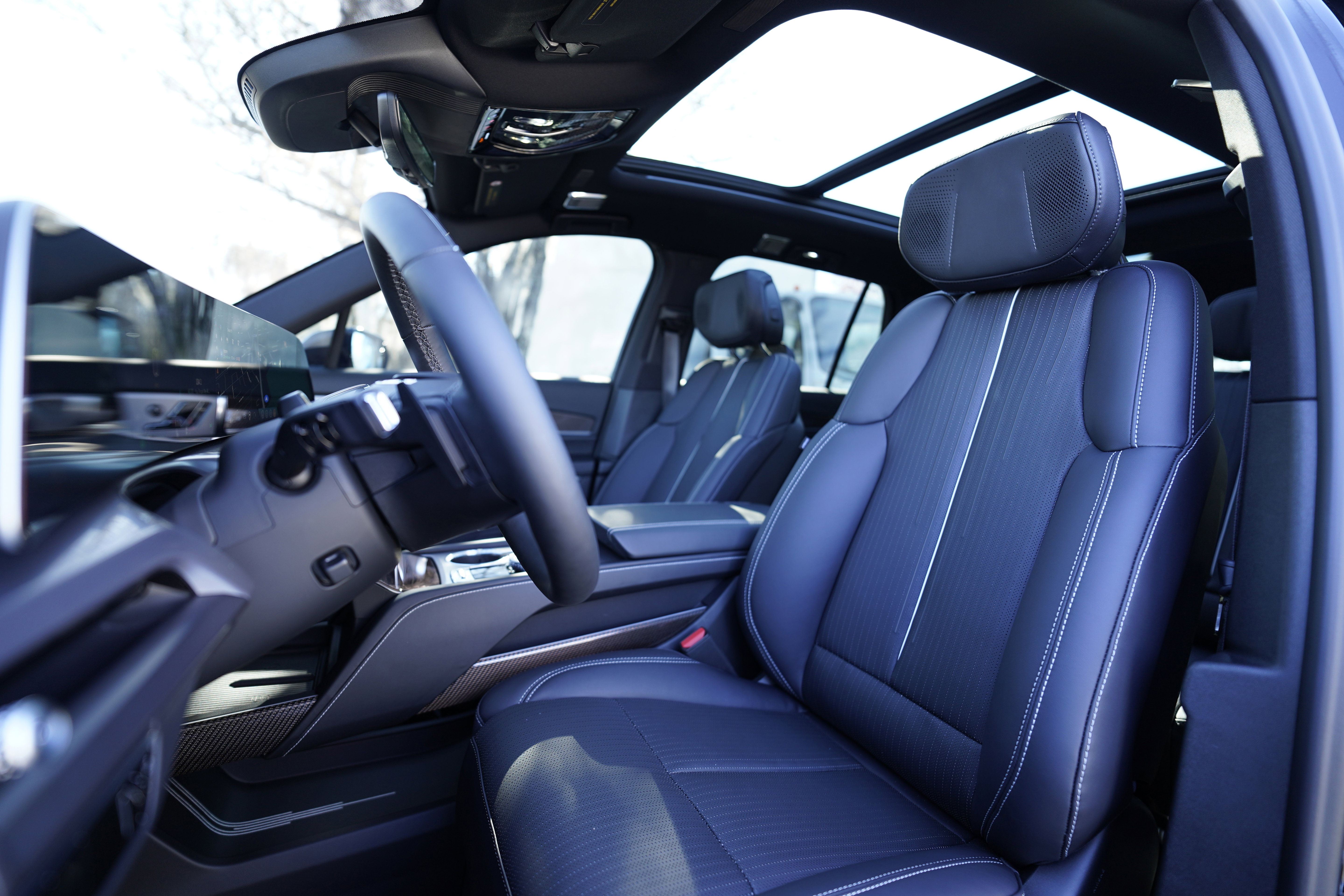 Used 2026 Cadillac Vistiq Sport image 12
