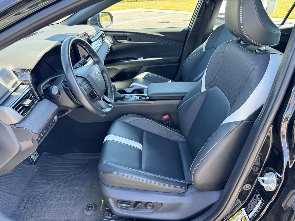 Used 2025 Toyota Camry SE w/ Convenience Package FWD image 12