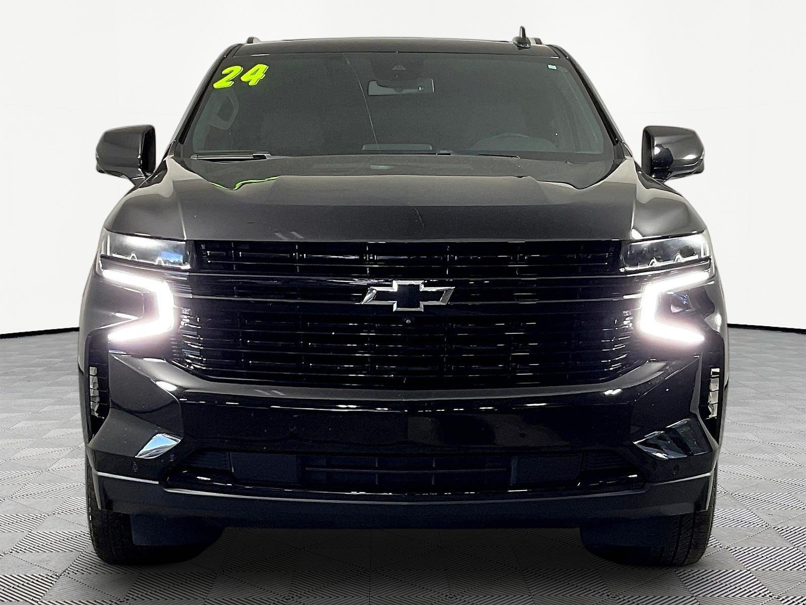 Used 2024 Chevrolet Tahoe RST w/ Luxury Package AWD/4WD image 2