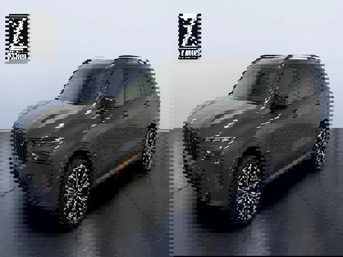 Used 2023 BMW X7 M60i image 2