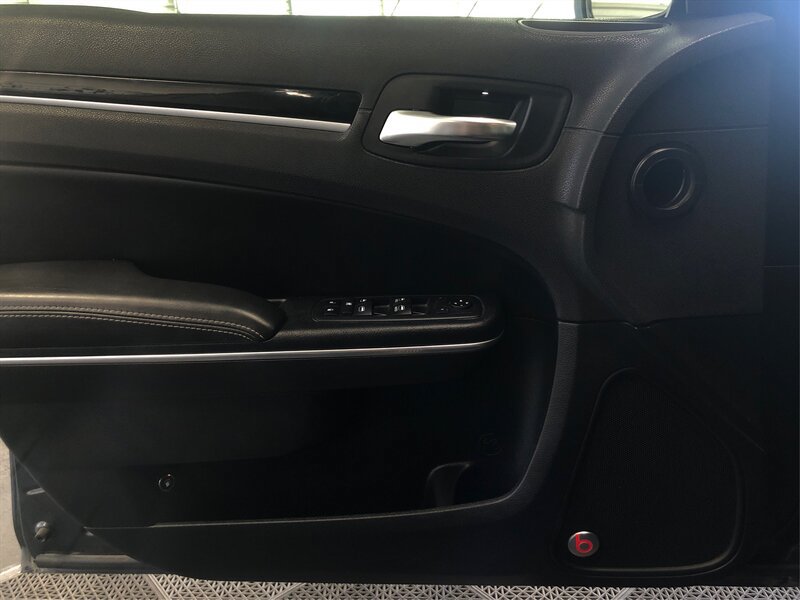 Used 2018 Chrysler 300 S w/ 300S Premium Group RWD image 17