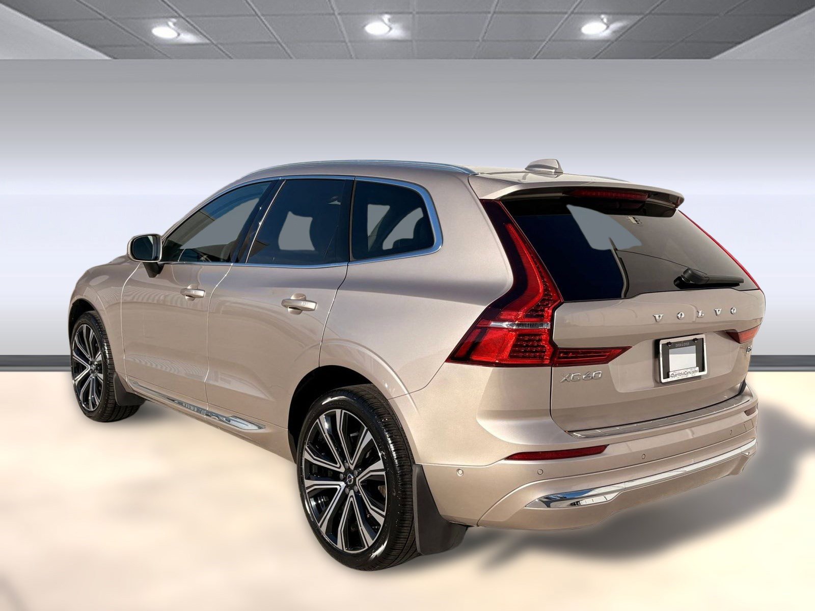 Certified 2023 Volvo XC60 B5 Ultimate image 3