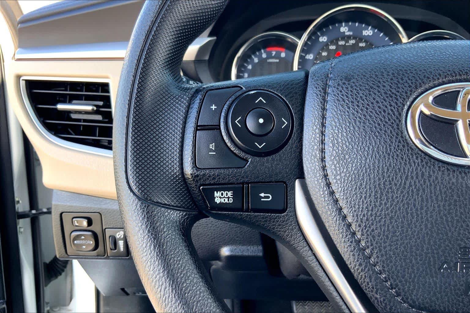 Used 2015 Toyota Corolla LE FWD image 23