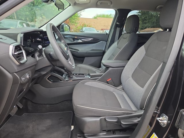 Used 2025 Chevrolet TrailBlazer LT AWD/4WD image 23