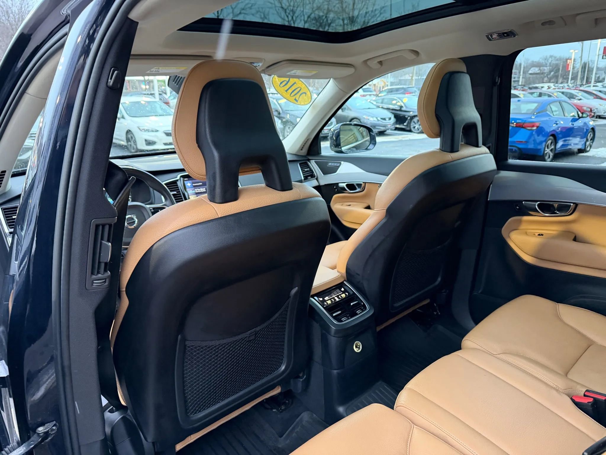 Used 2016 Volvo XC90 T8 Momentum w/ Vision Package image 16