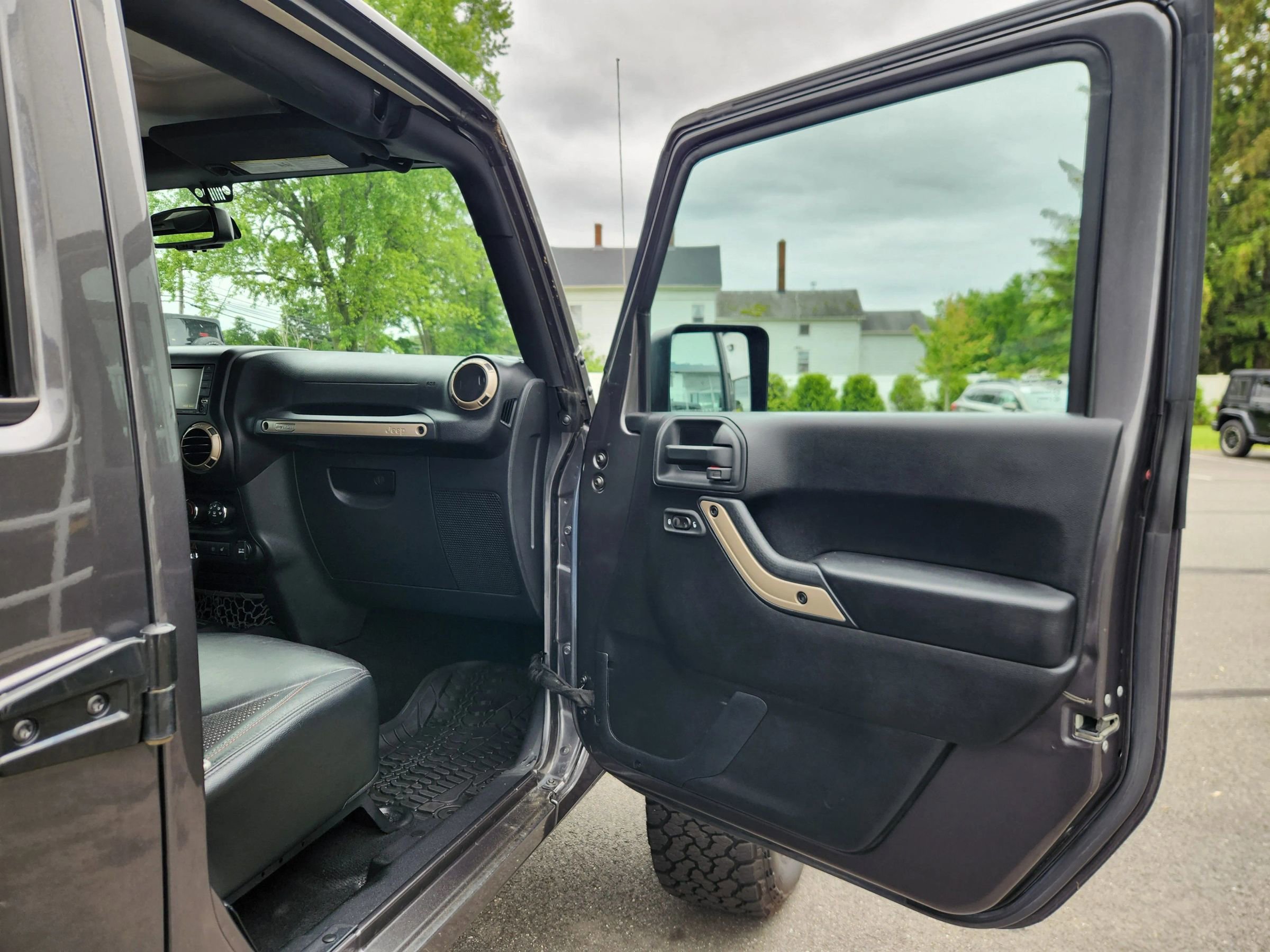Used 2016 Jeep Wrangler Unlimited Sahara image 41