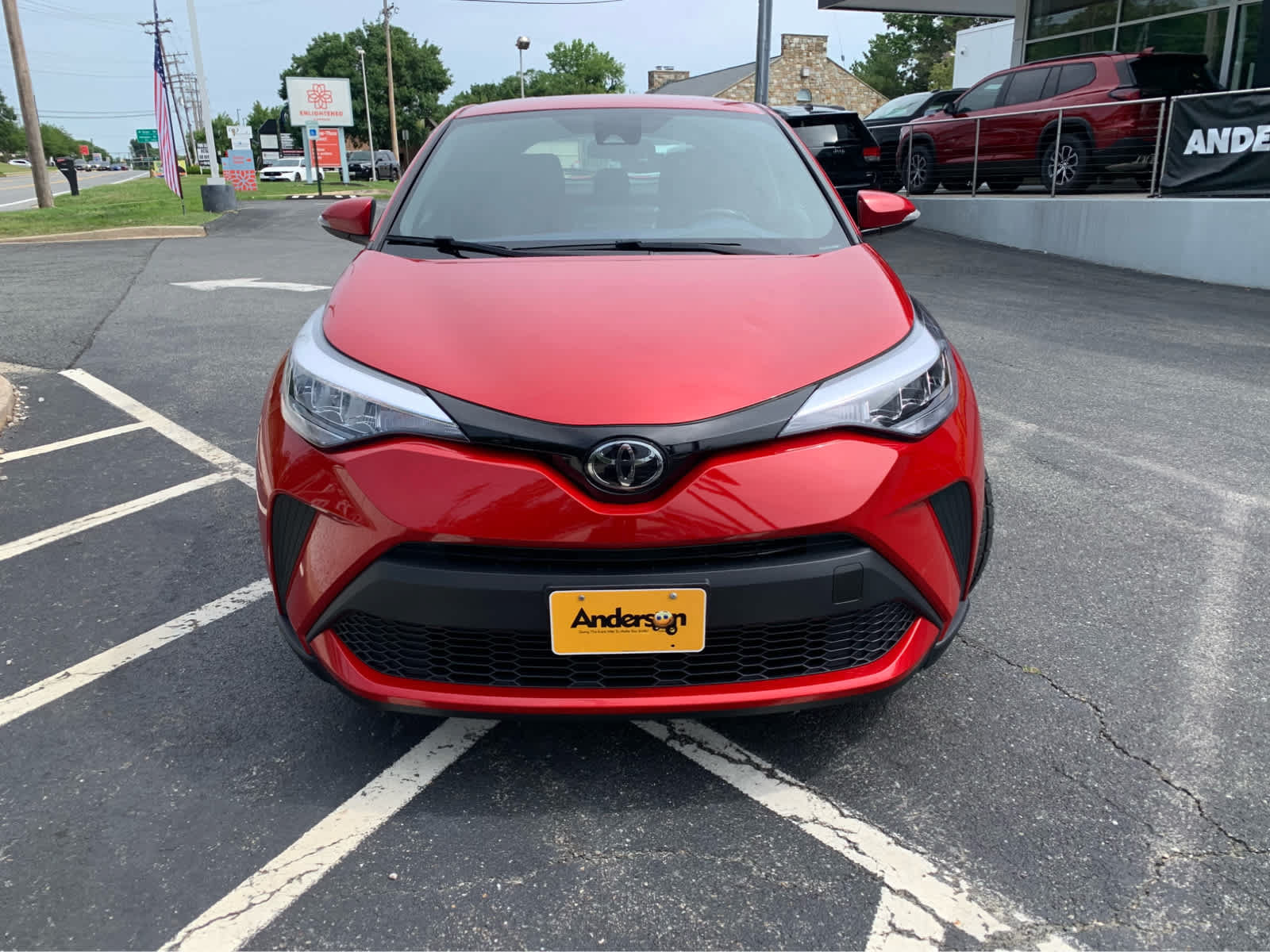 Used 2022 Toyota C-HR XLE FWD image 2