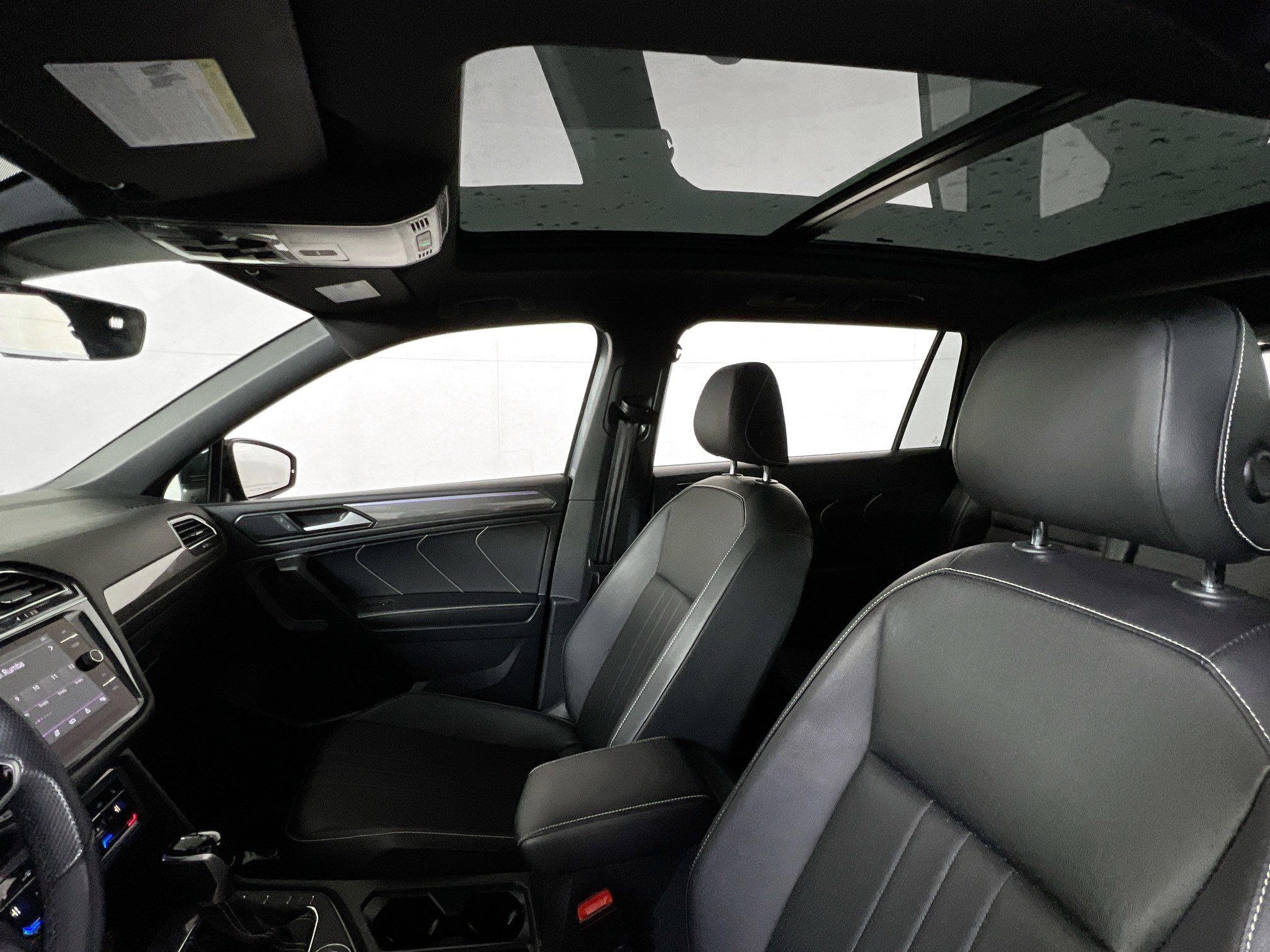 Used 2022 Volkswagen Tiguan SE R-Line image 21