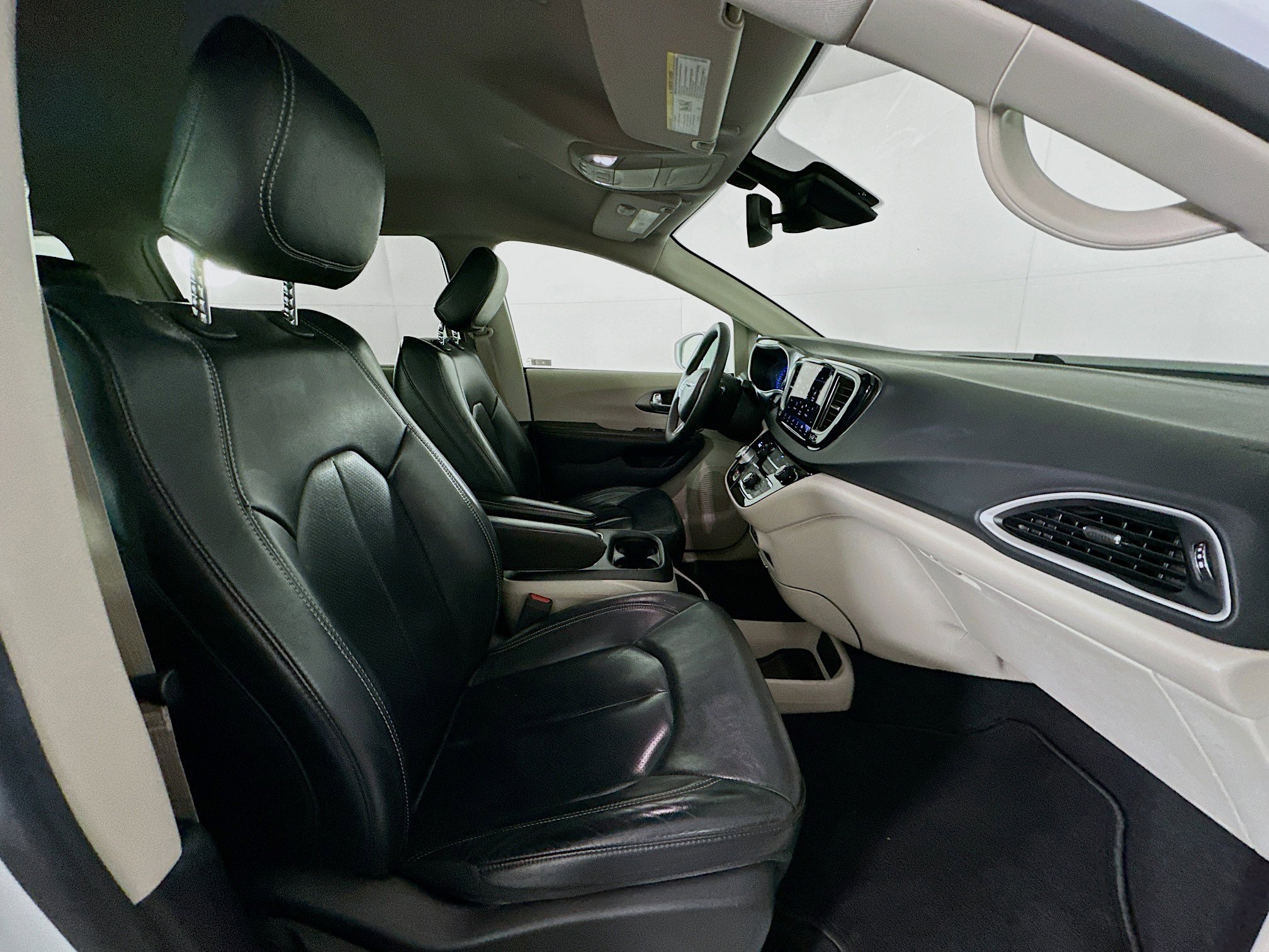 Used 2022 Chrysler Pacifica Touring-L FWD image 32