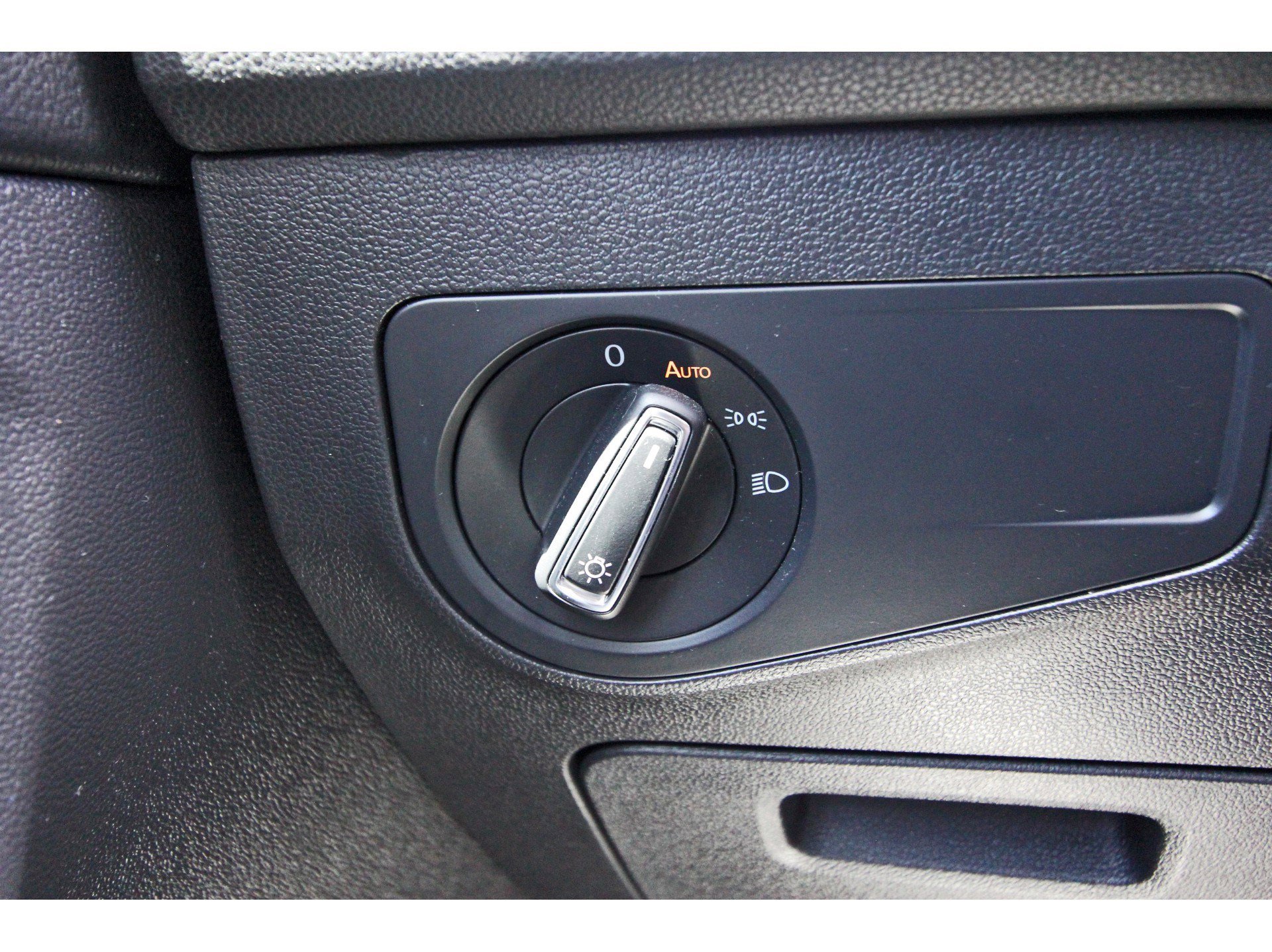 Used 2022 Volkswagen Tiguan SE image 21