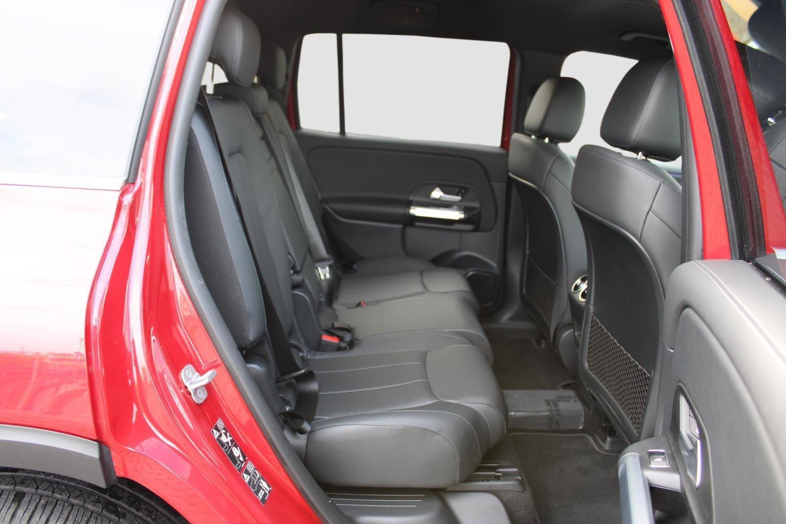 Used 2023 Mercedes-Benz EQB 300 4MATIC image 33