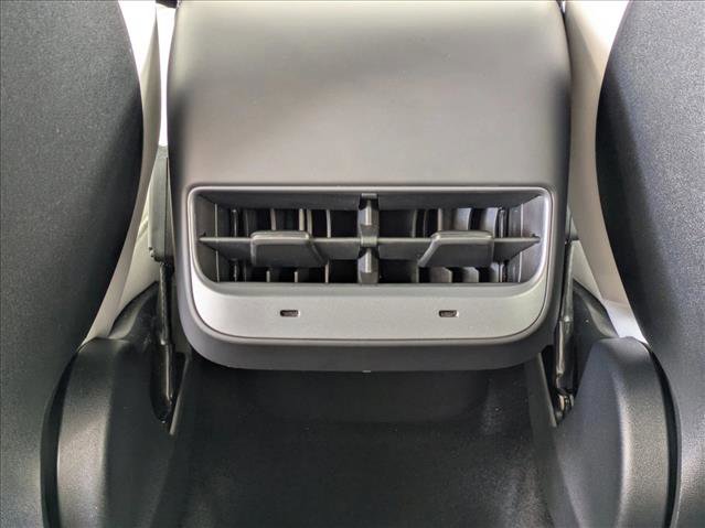 Used 2024 Tesla Model Y Long Range AWD/4WD image 21