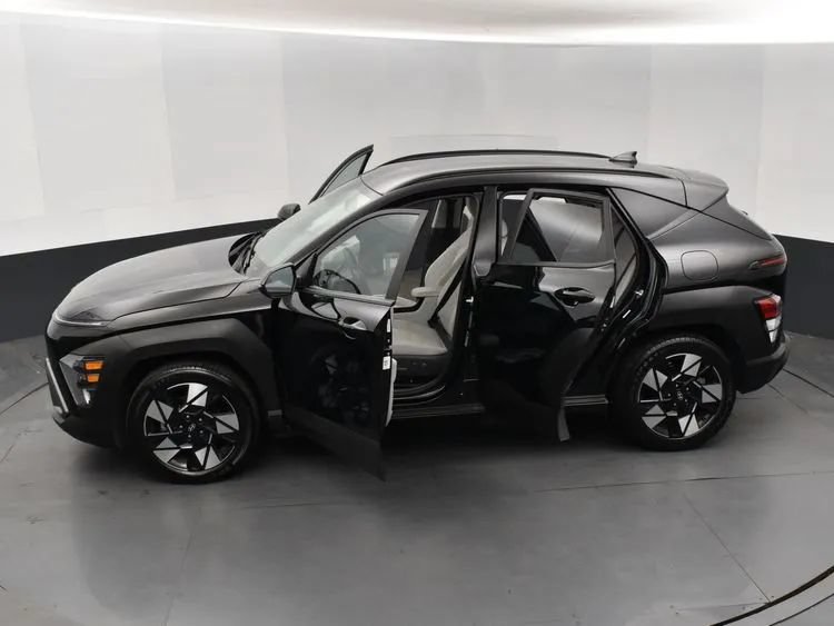 Used 2025 Hyundai Kona SEL FWD image 7