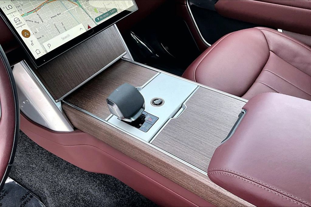 Used 2025 Land Rover Range Rover SE image 16