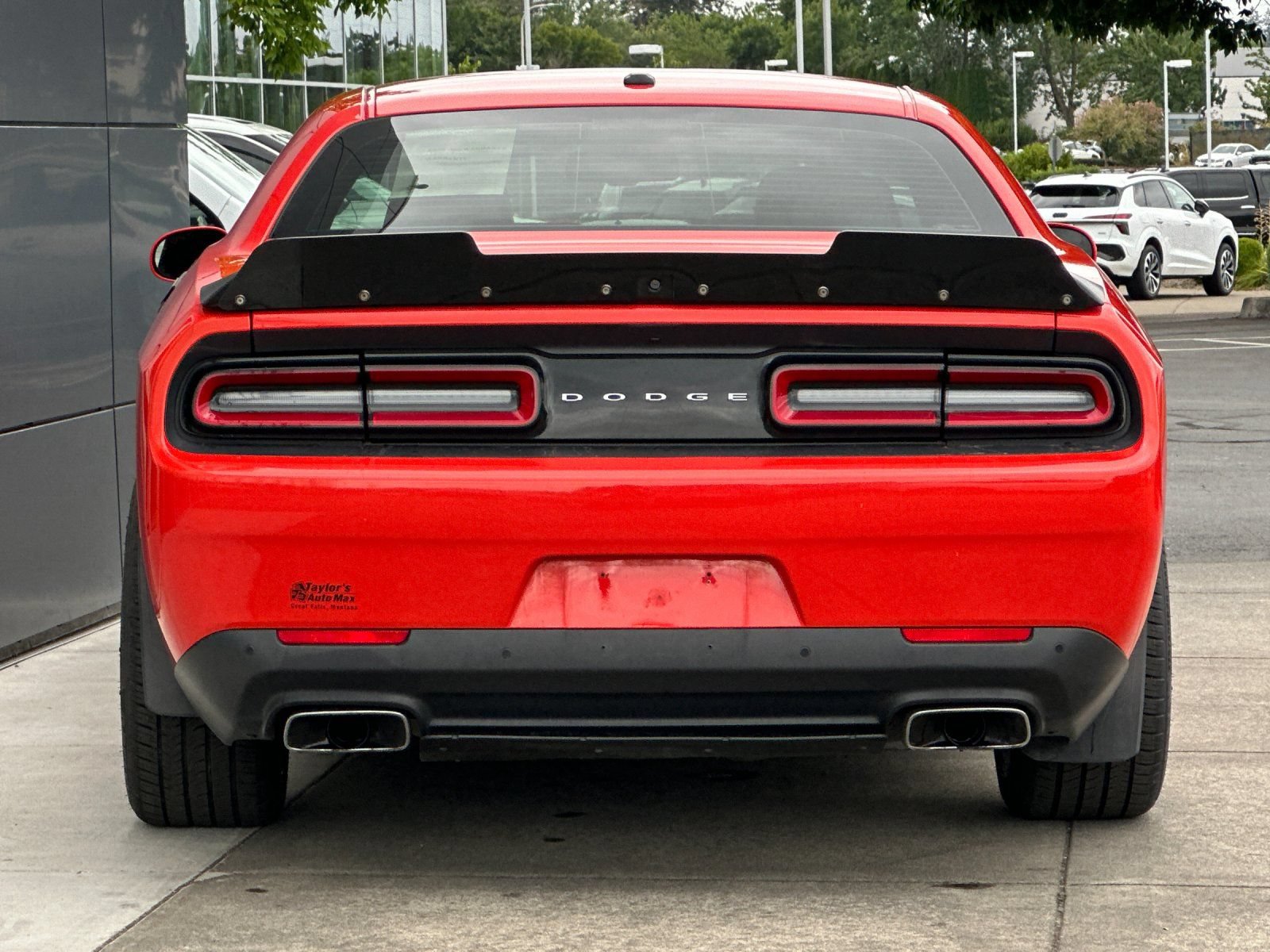 Used 2016 Dodge Challenger SRT w/ Technology Group RWD image 4