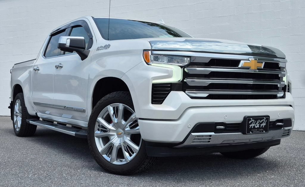 Used 2025 Chevrolet Silverado 1500 High Country w/ Technology Package AWD/4WD image 24