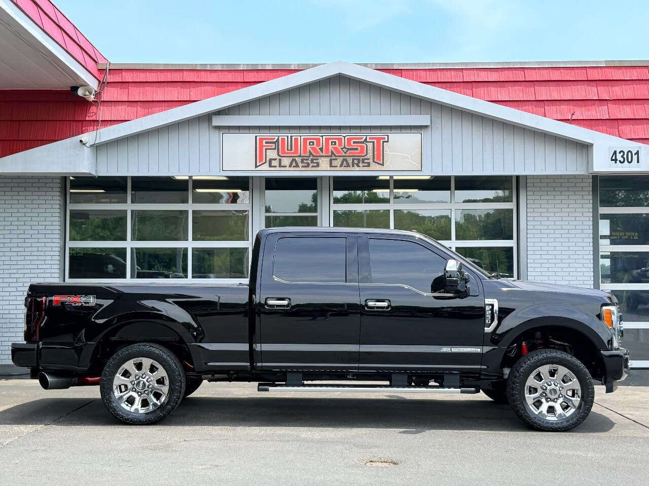 Used 2017 Ford F250 Lariat w/ Lariat Ultimate Package AWD/4WD image 2