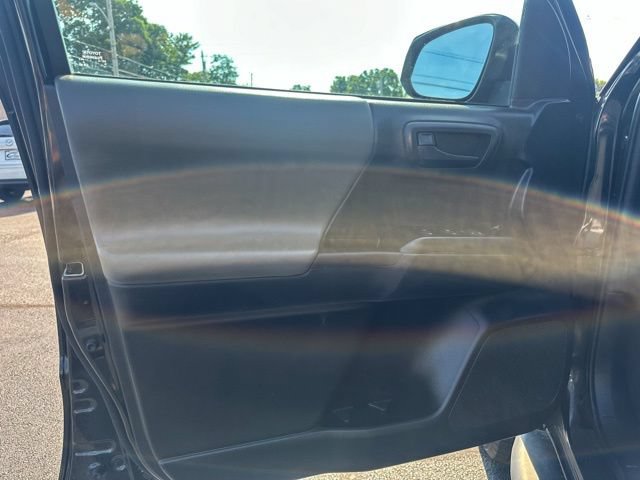 Used 2022 Toyota Tacoma SR AWD/4WD image 14