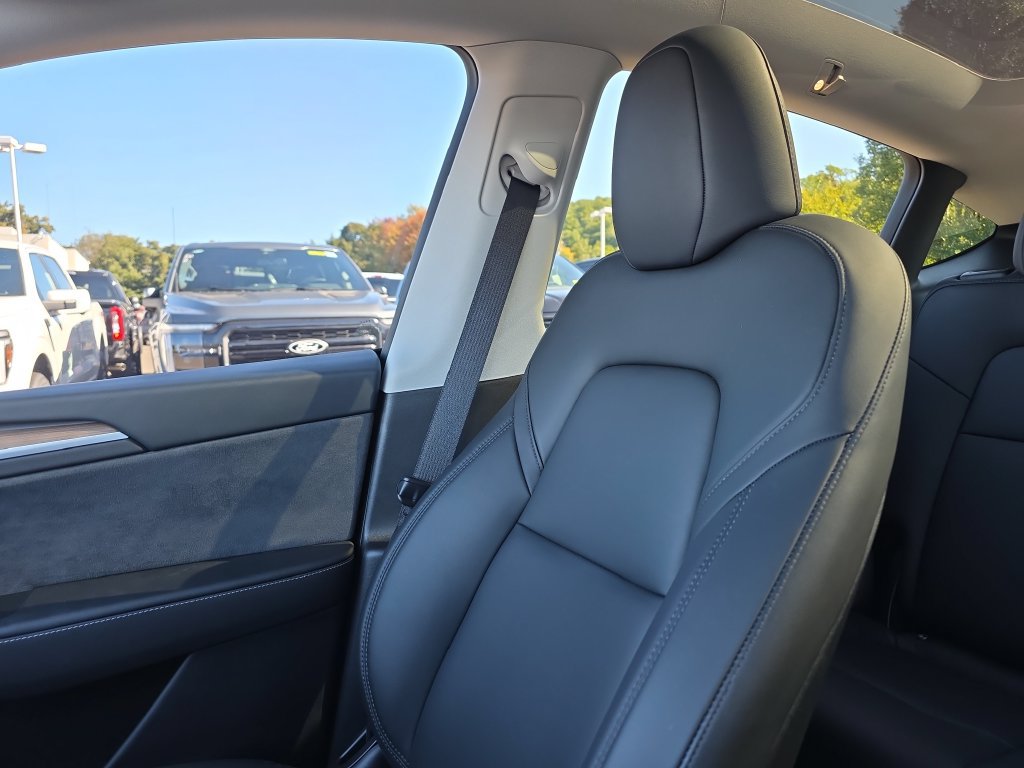 Used 2024 Tesla Model Y Long Range AWD/4WD image 39