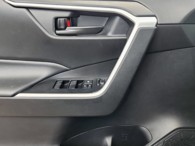 Used 2022 Toyota RAV4 LE FWD image 21