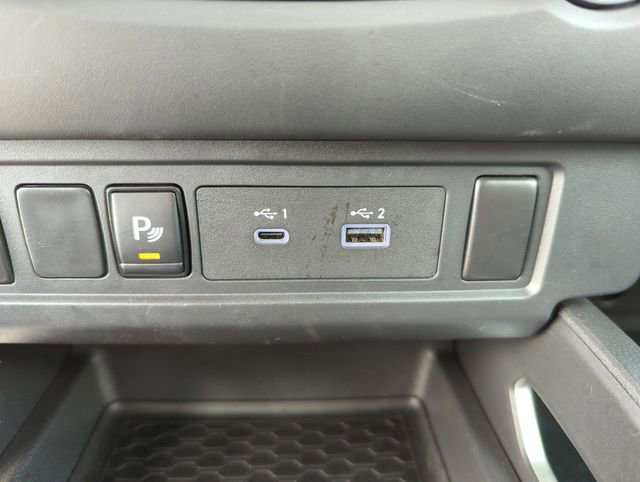 Certified 2025 Nissan Frontier SV image 34