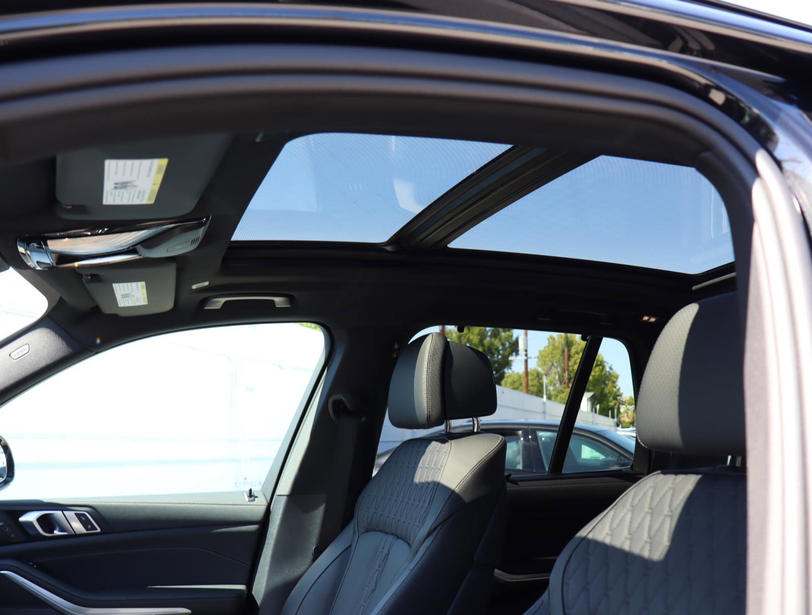 Used 2026 BMW X5 M60i w/ Executive Package image 19