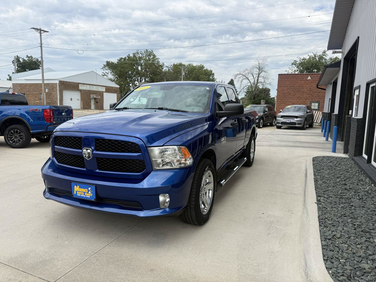 Used 2017 RAM 1500 Express AWD/4WD image 3