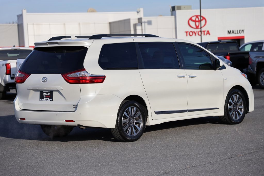 Used 2018 Toyota Sienna XLE image 4