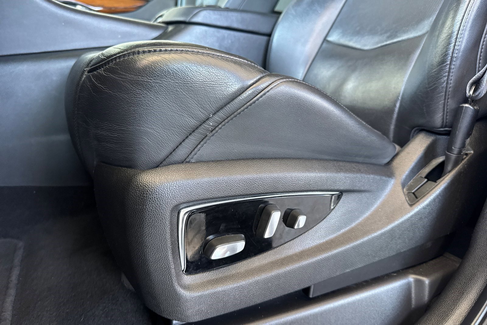 Used 2017 Cadillac Escalade Premium Luxury image 13