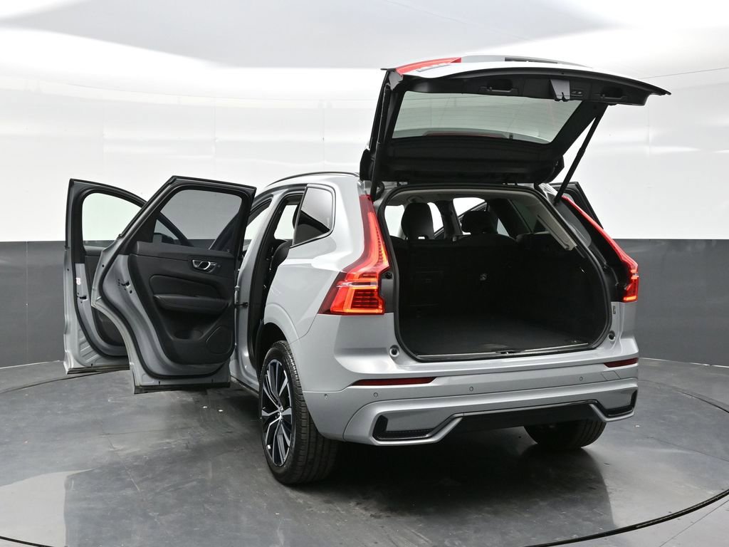 Used 2025 Volvo XC60 B5 Plus image 34
