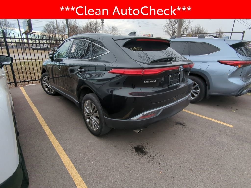 Used 2022 Toyota Venza XLE image 4