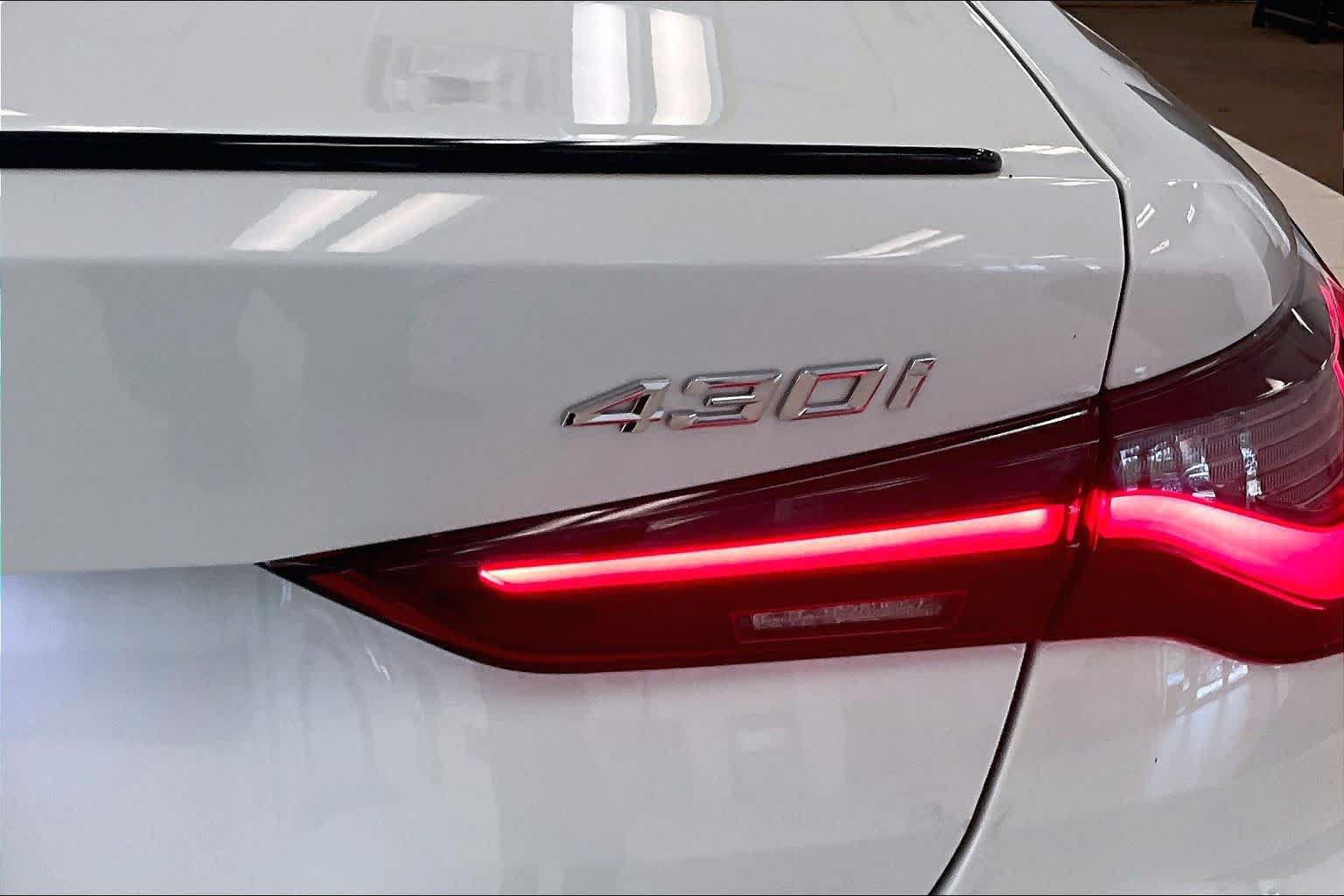 Used 2024 BMW 430i Coupe w/ M Sport Package RWD image 29