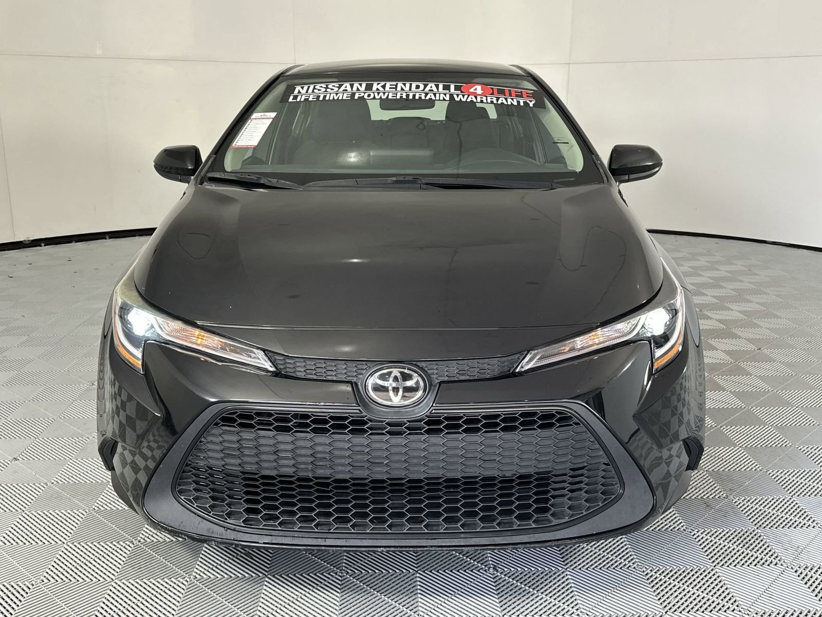 Used 2022 Toyota Corolla LE image 3